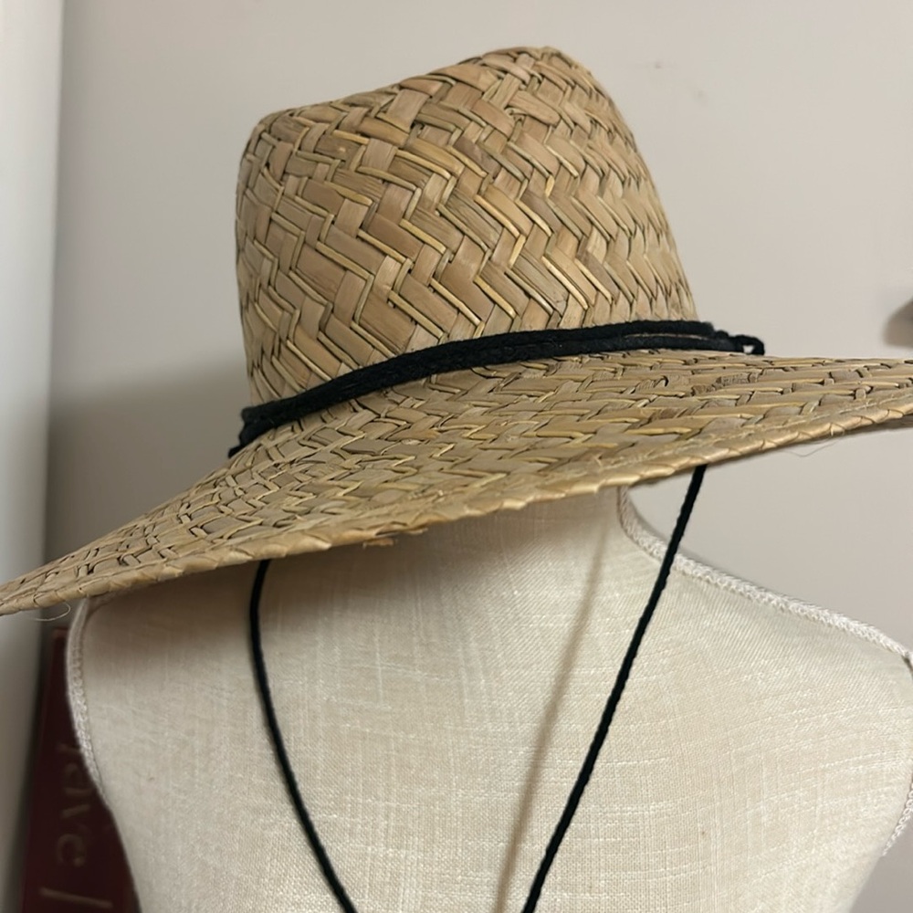 STRAW HAT
